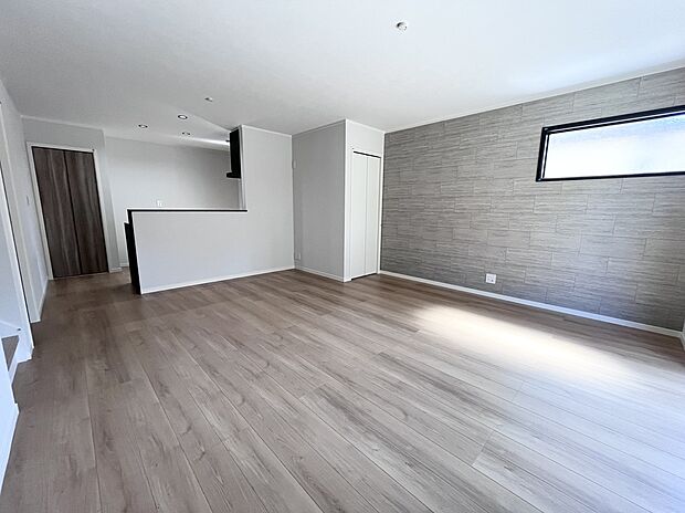 17帖越えの広々としたLDK♪
パントリーやリビング収納等も魅力の空間です！