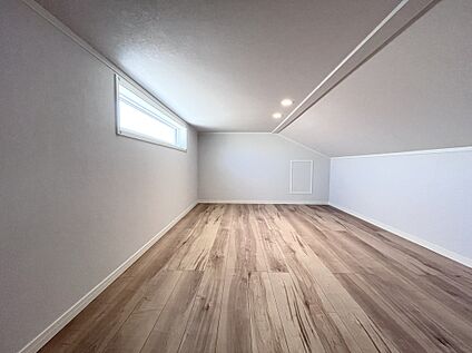 固定階段で上がる小屋裏収納