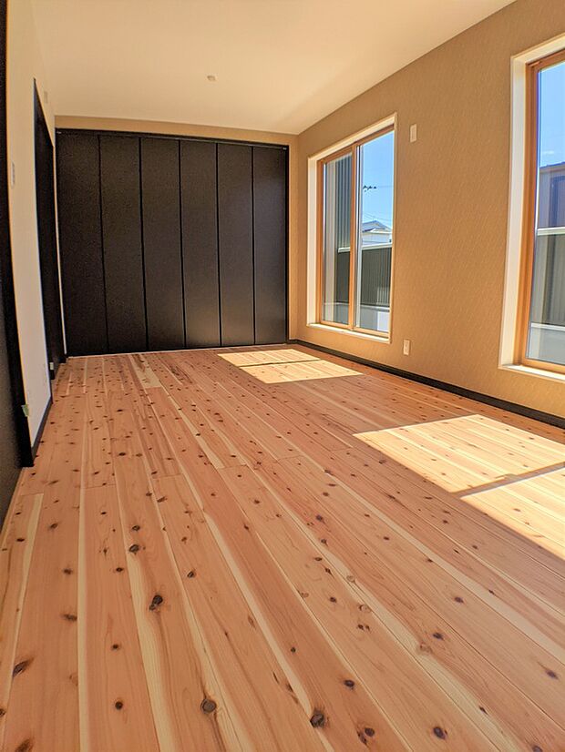 【使いやすい収納付き洋室】収納力のあるクローゼット付き洋室。すっきり片付くことで空間を広く使え、快適な暮らしを実現します。
※掲載写真は参考プランのイメージです。