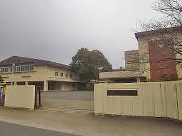 斑鳩町立斑鳩南中学校（約680m）