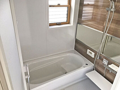 木目調が心地よい浴室参考画像（PENTHOUSE）