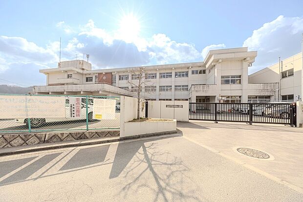 生駒市壱分小学校(約810m)