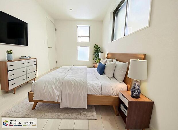 ≪Room≫
明るめのフローリングですので、壁紙ともマッチし、お部屋を更に広く見せてくれる効果も。
※家具をCGで加工しており、家具付き販売ではございません。