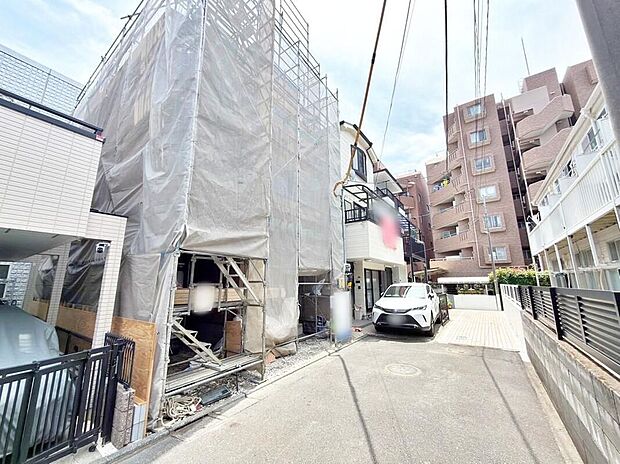 ≪見学予約可能！≫前面道路は住人以外の車の進入も少なく、小さなお子様を持つご家庭にも安心です！お車の駐車も安心ですね♪