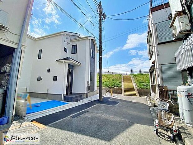【前面道路含む現地写真】≪下記「見学予約する」より、見学予約ができます！≫
生活するだけの家ではなく「日々を楽しむ暮らし」を♪