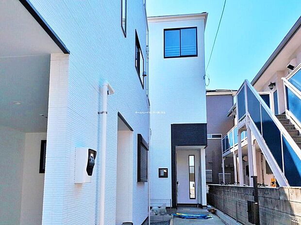 【現地外観写真】≪2号棟外観：内覧以外にも資金計画やライフプランに寄り添ったご提案をいたします♪≫
道路からの視線が気にならない2階リビングの3階建て！全2棟です☆