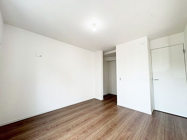 【リビング以外の居室】お仕事部屋にしたり、お子様部屋にしたり、使いやすいお部屋になっています♪