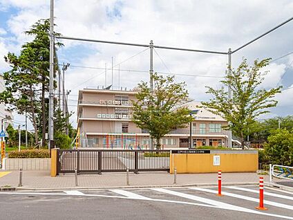 江戸川区立篠崎第三小学校 160m(徒歩2分)