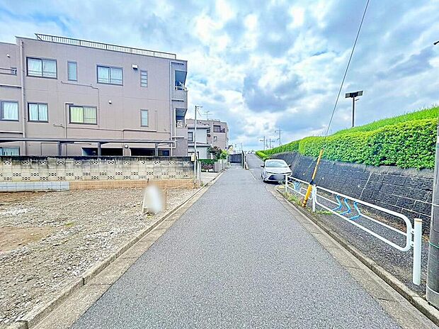 【前面道路含む現地写真】≪内覧以外にも資金計画やライフプランに寄り添ったご提案をいたします♪≫
当日のご見学予約も承ります。同じものは２つとない「夢のマイホーム」との出会いが待っているかもしれません。