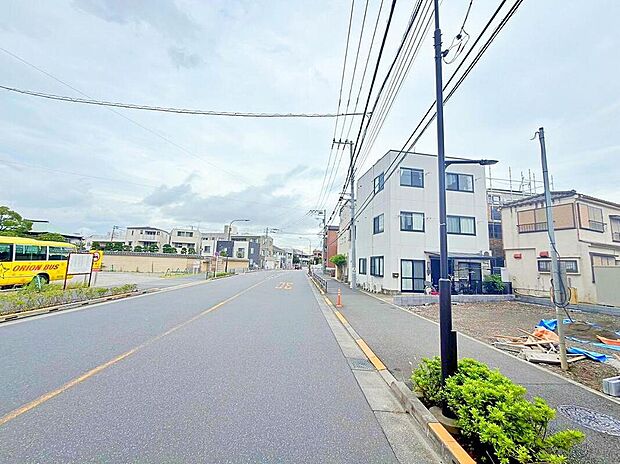 【前面道路含む現地写真】現地(2026年9月)撮影
一之江駅徒歩9分の好立地に加え、買い物施設や教育施設が徒歩圏内にそろう、毎日の暮らしが便利で安心の住環境です。