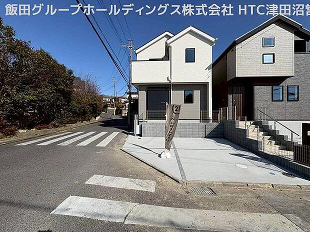美しい緑と良好な住環境が守られてきたこの街に、新築戸建てが誕生致しました。穏やかな空気の流れる落ち着いた住環境です。ぜひ、現地へ足をお運びいただき実際の環境・陽当たりをご確認下さいませ♪
