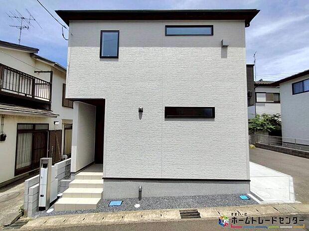 閑静な住宅地で子育て家族にピッタリ。毎日のお散歩も快適な緑に恵まれたエリアで、自然に包まれた穏やかな暮らしを実現するための、ゆとりある住環境が整っています。緑の潤いを感じながらホッと生活できそう。