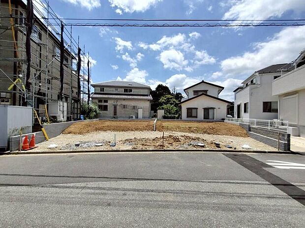 ※現地造成中(2026年7月)良好な住環境が守られてきたこの街に、新築戸建てが誕生します。穏やかな空気の流れる落ち着いた住環境です。ぜひ、現地へ足をお運びいただき実際の環境・陽当たりをご確認下さいませ
