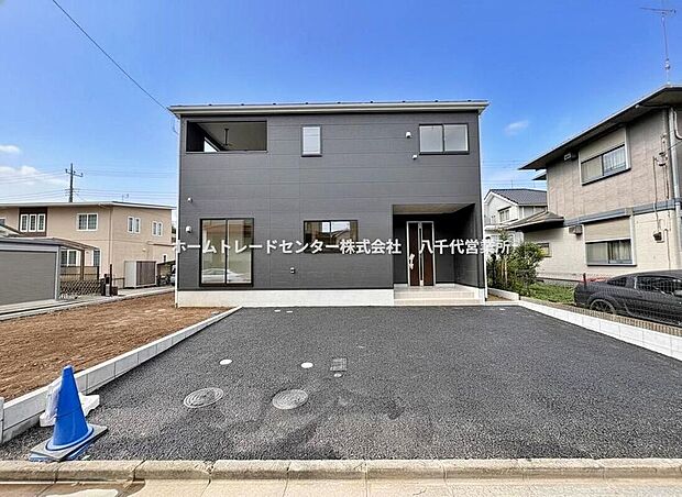 美しい緑と良好な住環境が守られてきたこの街に、新築戸建てが誕生致します。穏やかな空気の流れる落ち着いた住環境です。ぜひ、現地へ足をお運びいただき実際の環境・陽当たりをご確認下さいませ♪