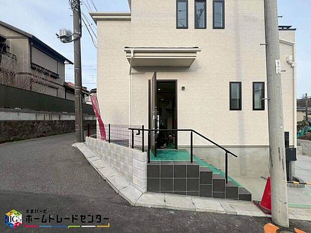 【玄関】家の第一印象は玄関で決まるくらい重要な場所。玄関は家の顔といわれますが我が家のセンスをさりげなく感じさせる魅力ある玄関造りも楽しみの一つ。帰宅する度に家族がほっとできる心地よい空間造りも大切ですね♪