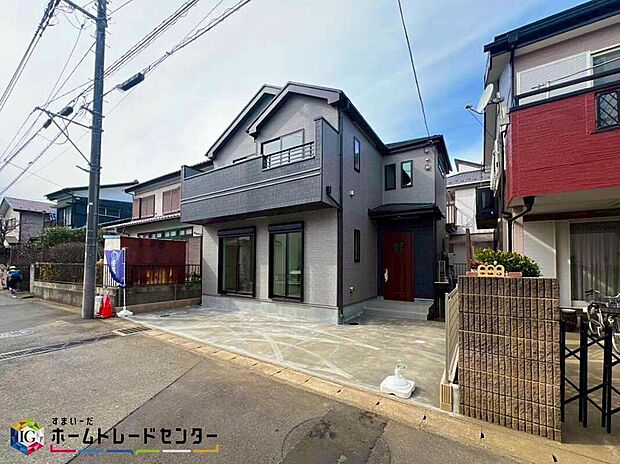 【前面道路含む現地写真】閑静な住宅地で子育て家族にピッタリ。毎日のお散歩も快適な緑に恵まれたエリアで、自然に包まれた穏やかな暮らしを実現するための、ゆとりある住環境が整っています。緑の潤いを感じながらホッと生活できそう。