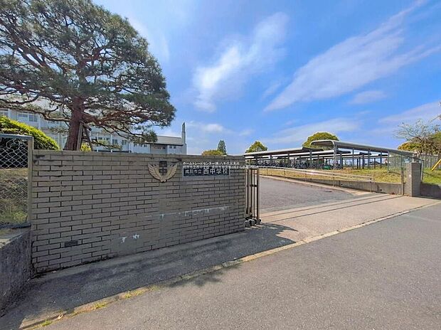 成田市立西中学校（約1,000m）
