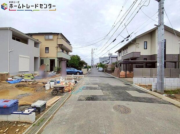【前面道路含む現地写真】この風景が暮らしの一部に。毎日がイキイキと笑顔溢れる暮らしの始まりです♪ぜひ一度この見晴らしを体感してみませんか♪ご都合の良い時 自由に外観ご覧になれます。ご内見ご希望の際はぜひお気軽にご連絡下さい♪