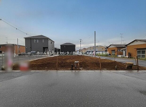 【前面道路含む現地写真】物件のご案内につきましては、営業スタッフが丁寧に御対応します♪休日、お仕事帰りなど、ご都合に合わせていつでもご案内いたします♪周辺環境と併せて、実際に現地をご確認ください