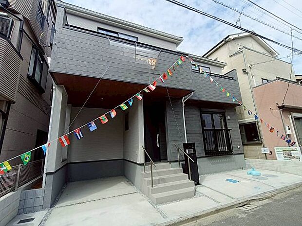 前面道路含む現地写真です