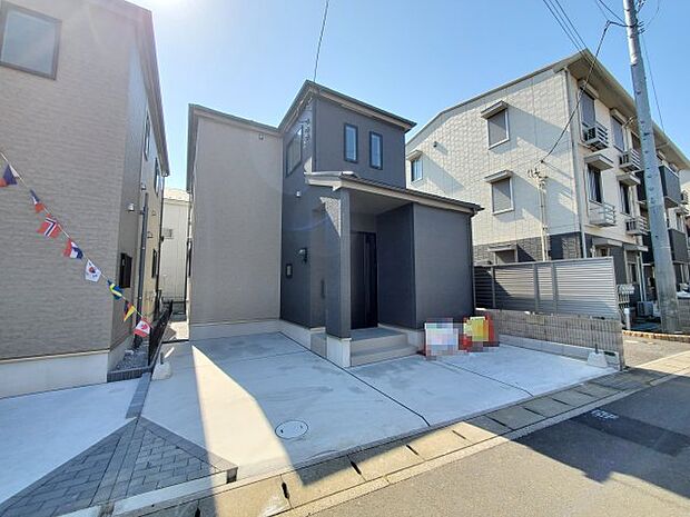 前面道路含む現地写真です