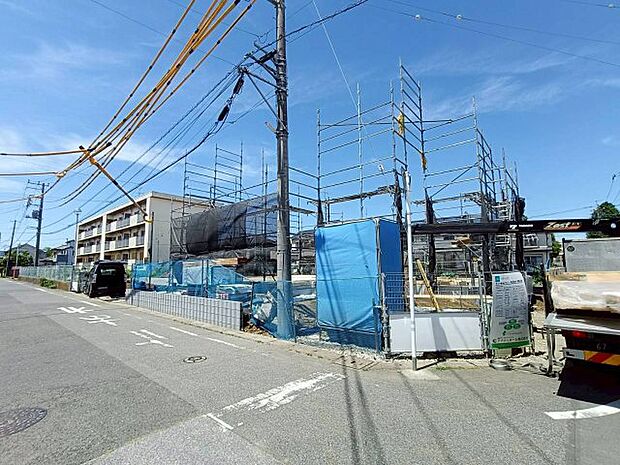 前面道路含む現地写真です