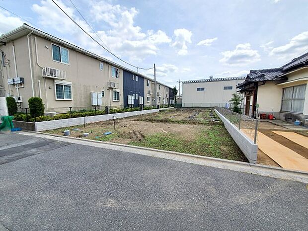 前面道路含む現地写真です