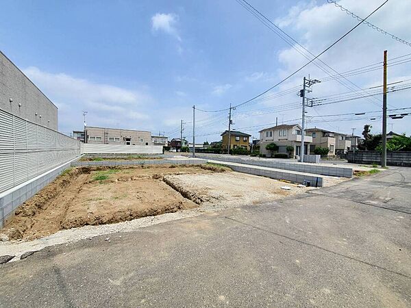 現在建築中！完成が待ち遠しい新築戸建です。完成後は最新設備を備えた快適な住まいで、新生活を気持ちよくスタートできます。