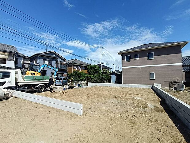 現在、完成に向けて工事が進んでいる新築戸建です。少しずつ形になっていく住まいを見ながら、これから始まる新生活を思い描いていただけます。