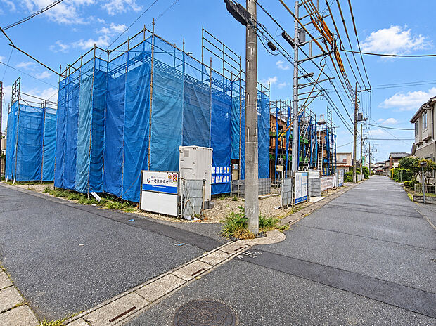 完成が楽しみな新築戸建。建築中だからこそ工事の進捗を確認でき、完成後の暮らしをイメージしながらご検討いただけます。
