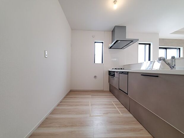 【キッチン】広々キッチンならお子様と一緒にお菓子作りやパーティ準備も楽しめる♪