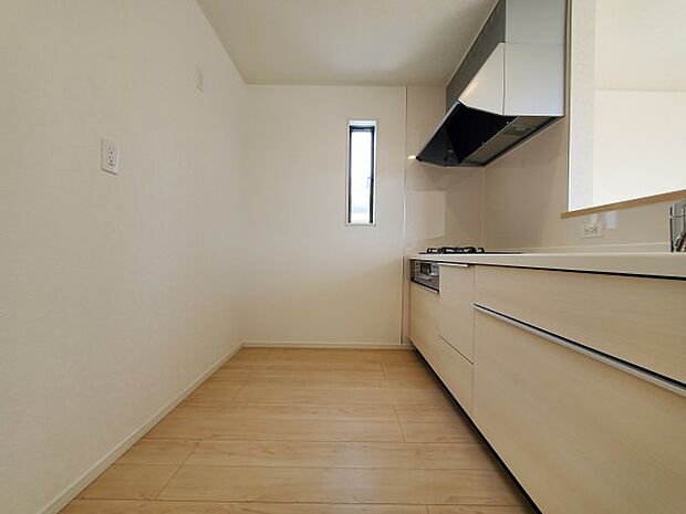 【キッチン】広々キッチンならお子様と一緒にお菓子作りやパーティ準備も楽しめる♪