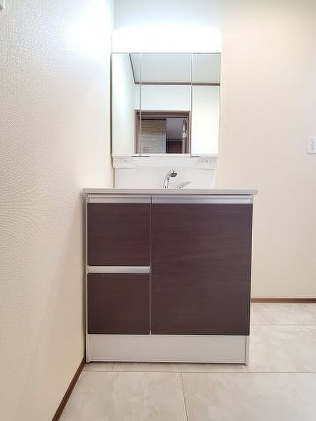 【独立洗面台】独立洗面台、朝の身支度には欠かせません