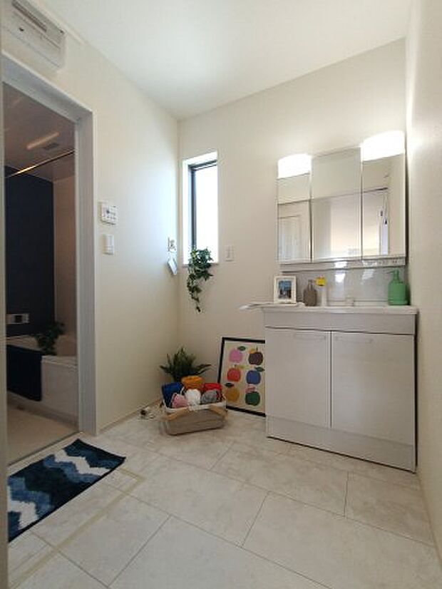 【洗面】収納もあり、スッキリと見映えの良い空間になっています