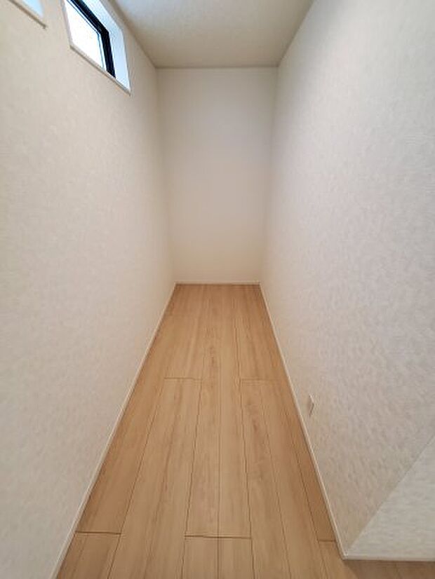 【収納】自由にレイアウト可能なパントリー収納