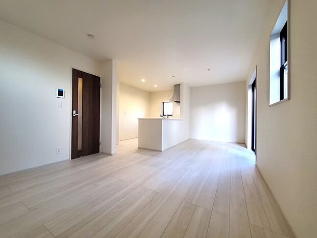 【居間・リビング】ゆったり過ごせる居間です