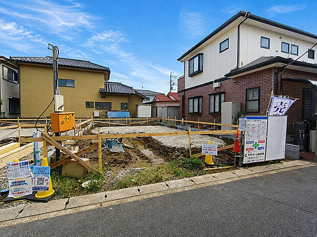 【外観】建築中の今だからこそ完成までの過程をご確認いただけます。理想の新生活を思い描きながら、完成を楽しみにお待ちください。