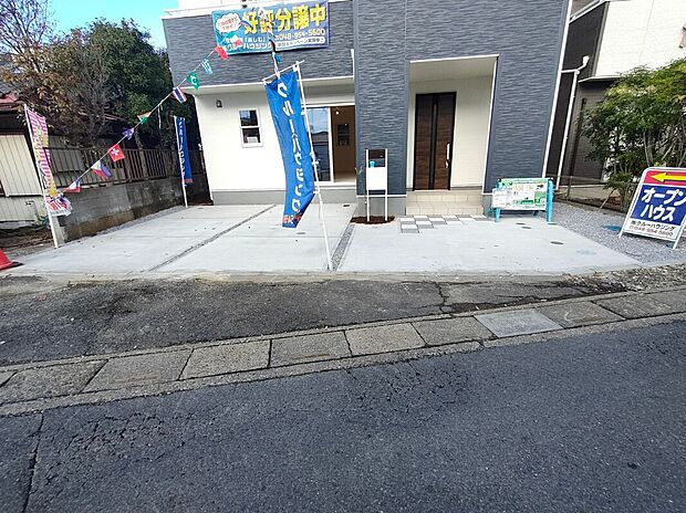 【駐車場】掲載写真は施工例です。気になる設備や収納、生活動線など、毎日の暮らし目線で丁寧にご紹介いたします。