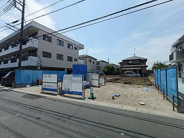 【外観】新しい暮らしの舞台がただいま建築中です。完成後には、新築ならではの心地よさを感じられる住空間が誕生します。
