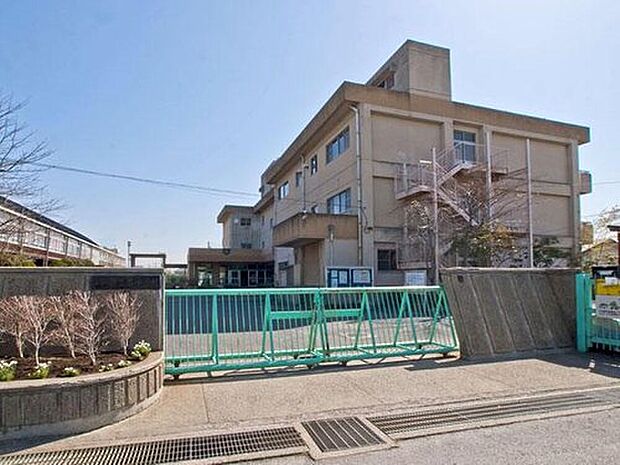 三郷市立南中学校(約460m)