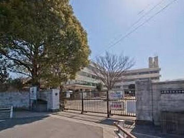 三郷市立吹上小学校（約684m）