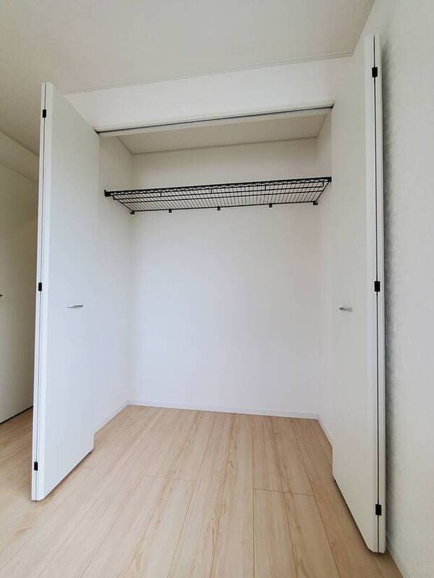 【クローゼット】掲載写真は施工例です。建物の雰囲気や設備仕様、実際の暮らし方までイメージしやすくご案内いたします。