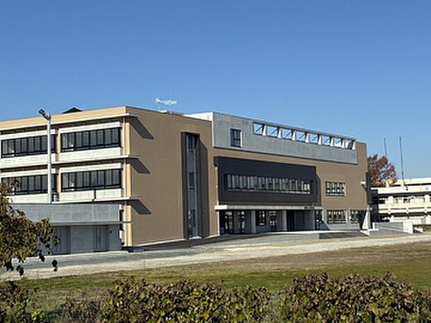 水沢中学校まで徒歩7分(約500m)中学校が歩いて通える安心感。通学の負担を抑えられるからこそ、学習や部活動にしっかり力を注げます。