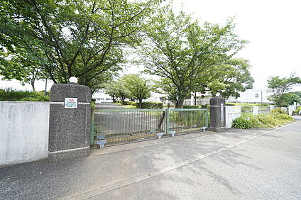 八千代市立萱田小学校（現地より徒歩17分） 約1360m