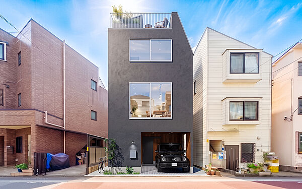 【建物完成予想】
「選ばれた人が住まう、品格ある邸宅街」としてアイデンティティを保ち続ける「鷹番」にセミオーダーで自分だけのデザインで建てる新築戸建
※現地の写真にCGでパースを合成したイメージです