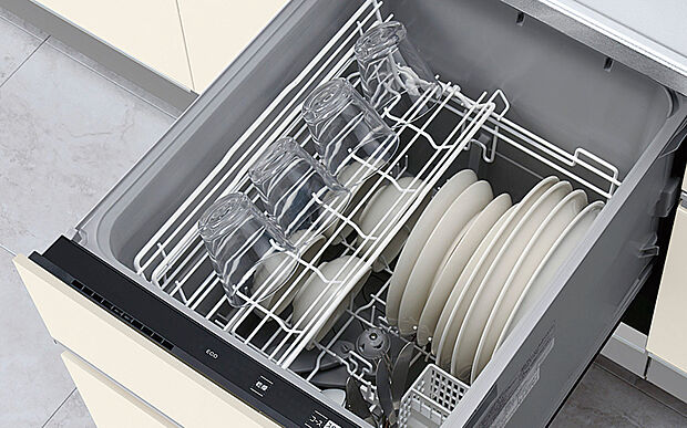 【【設備仕様セット例 食器洗浄乾燥機】】5人分の食器が一気に洗える食洗器。
食器をセットしボタンを押すだけで全自動で、家事の時短になります。