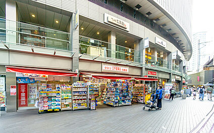 三千里薬品二子玉川店 550m