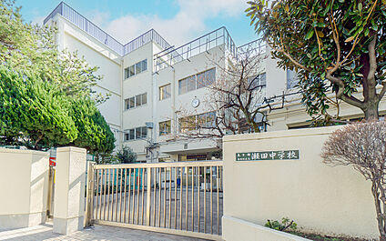 世田谷区立瀬田中学校 950m