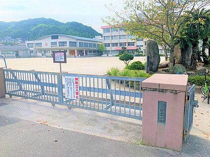 田上小学校 500ｍ(徒歩7分)