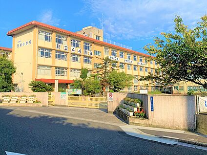 西陵小学校 210ｍ(徒歩3分)